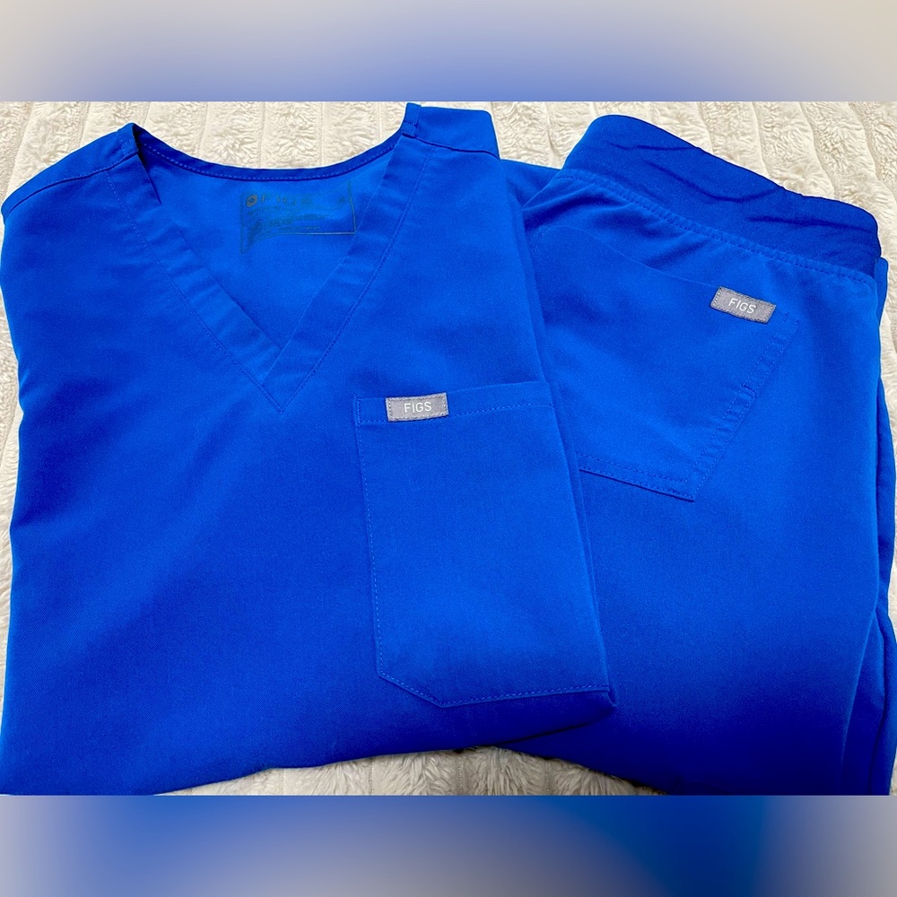 FIGS XS Catarina-One Pocket Scrub Top; Small Zamora Jogger Pants.